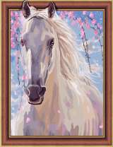 Белая лошадь на фоне неба и цветущей сакуры