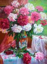 Букет пионов в расписной вазе