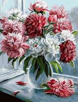 Красивые пионы на окне