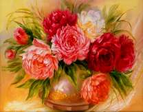 Красочные пионы в вазе