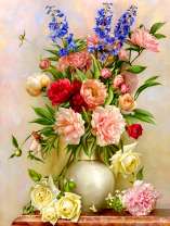 Пионы и розы в вазе