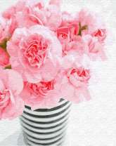 Пионы в полосатой вазе