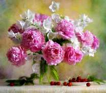 Букет пионов с колокольчиками и вишня