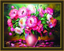 Опадающие лепестки пионов в вазе