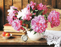 Букет пионов и маленький будильник