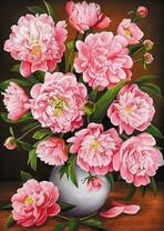 Букет пионов в белой вазе