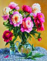 Пионы в кувшине и стакане