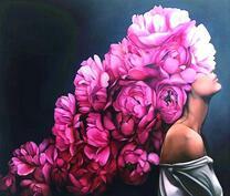 Девушка и шлейф пионов