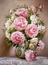 Букет пионов в роскошной вазе