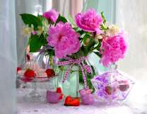 Пионы, зефир и клубника