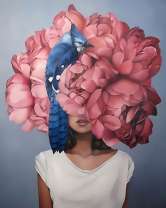 Девушка с цветами и птицей на голове