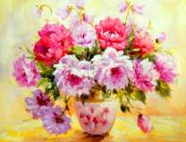 Красивый узор на вазе с букетом пионов